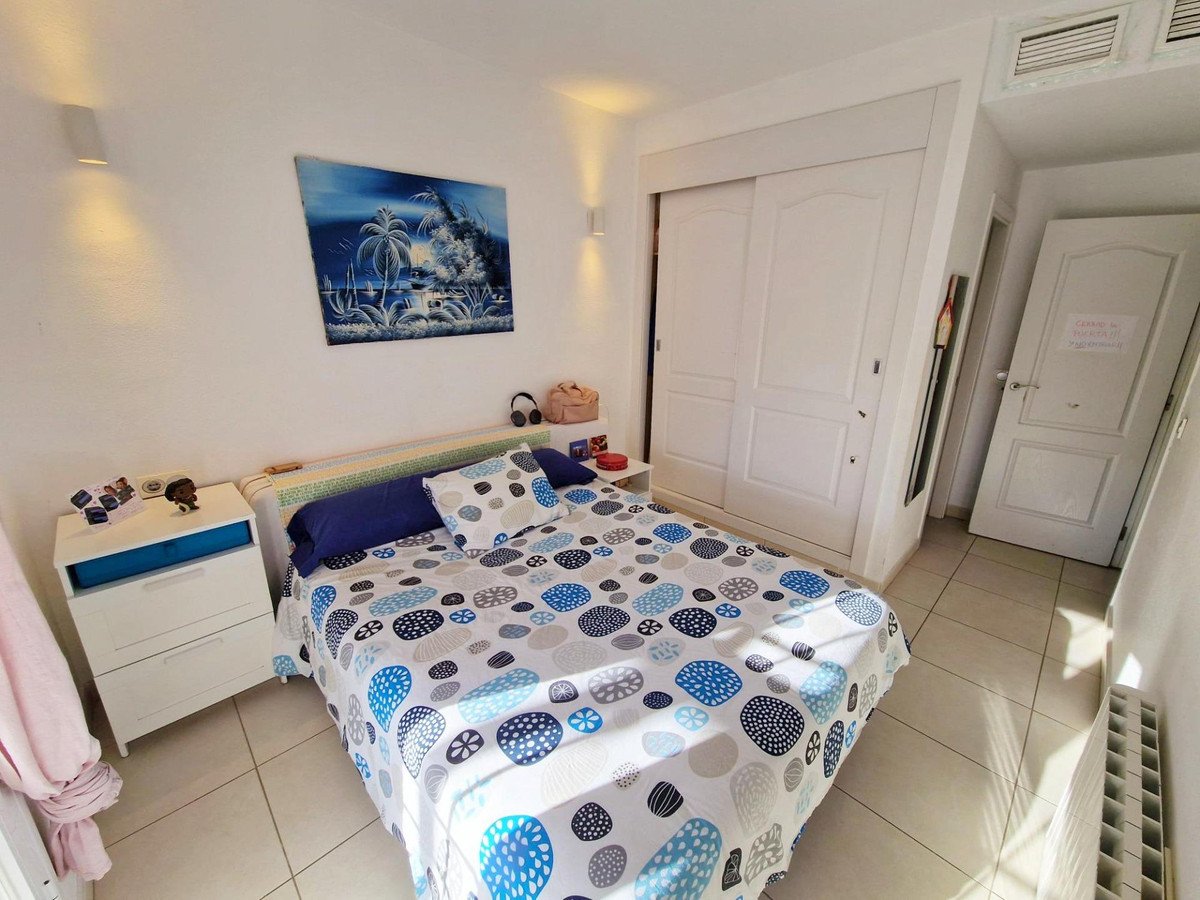 2 Bed Middle Floor Apartment in Rincón de la Victoria