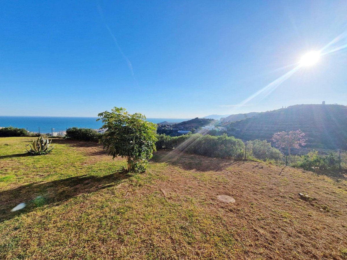 2 Bed Middle Floor Apartment in Rincón de la Victoria