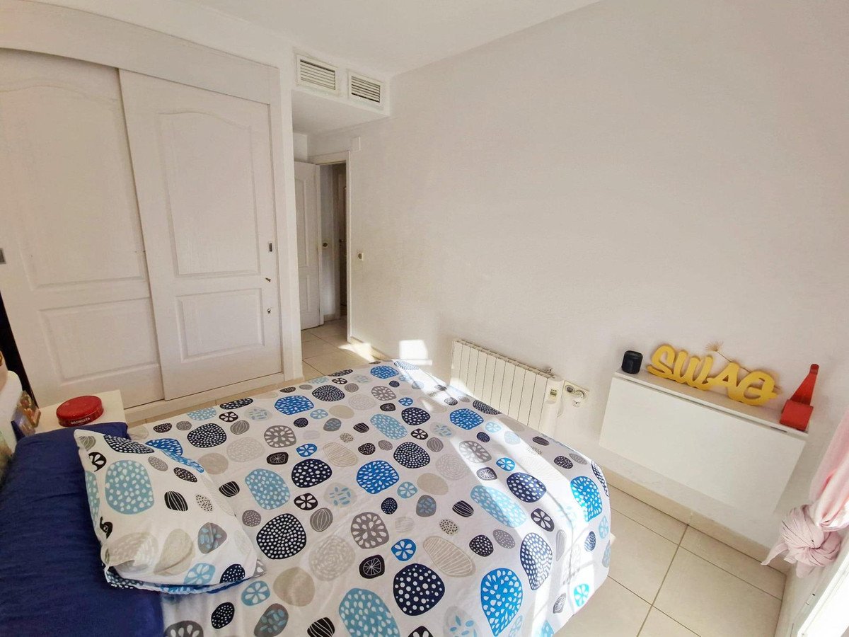 2 Bed Middle Floor Apartment in Rincón de la Victoria