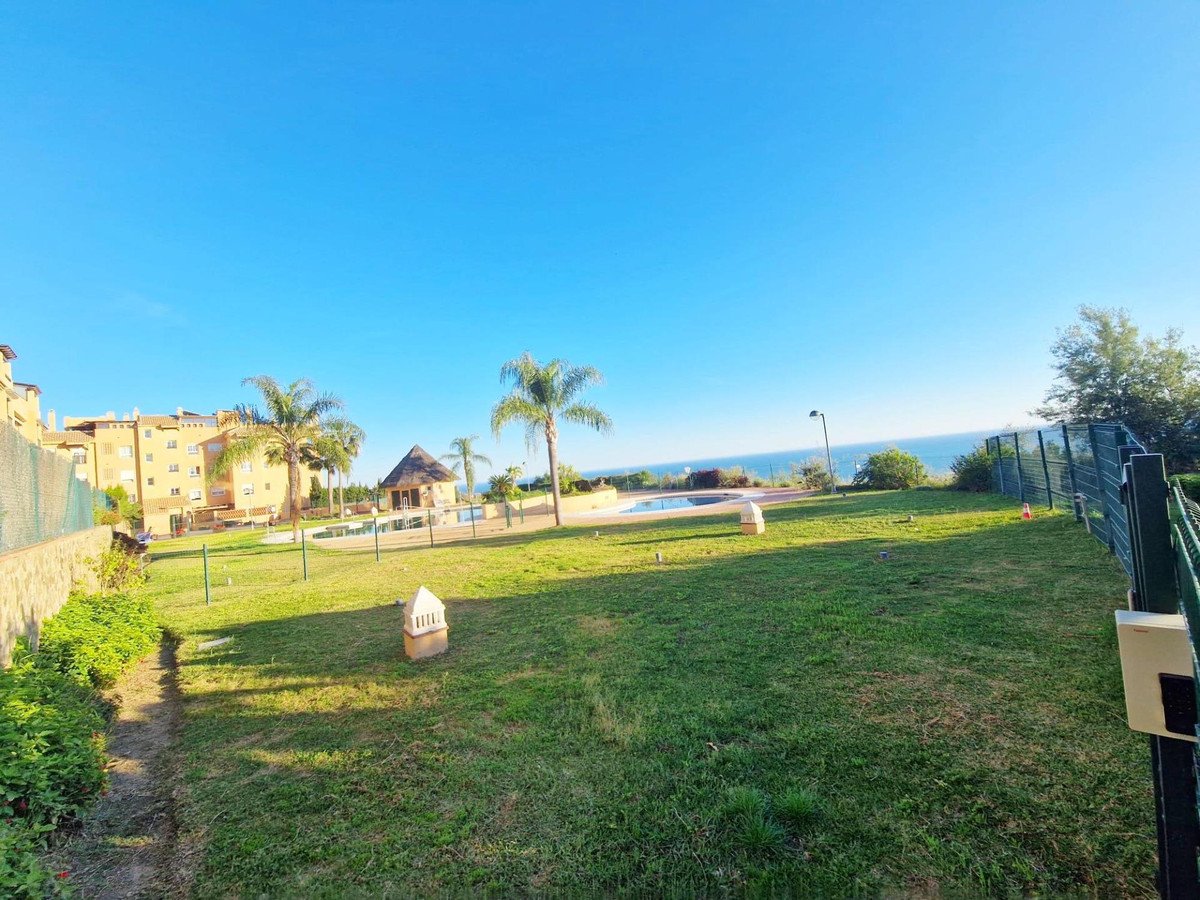 2 Bed Middle Floor Apartment in Rincón de la Victoria