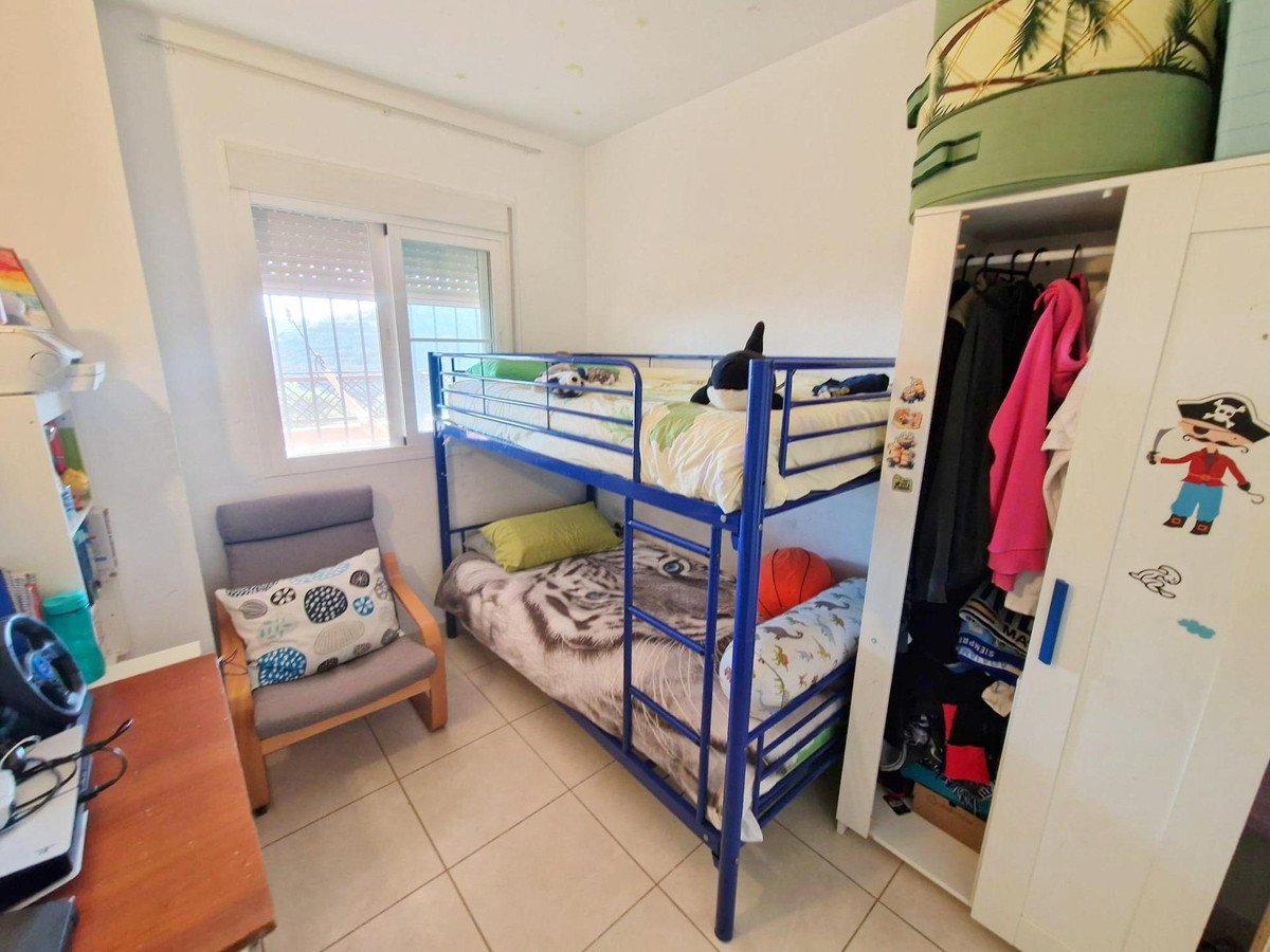 2 Bed Middle Floor Apartment in Rincón de la Victoria
