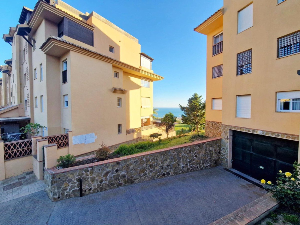 2 Bed Middle Floor Apartment in Rincón de la Victoria