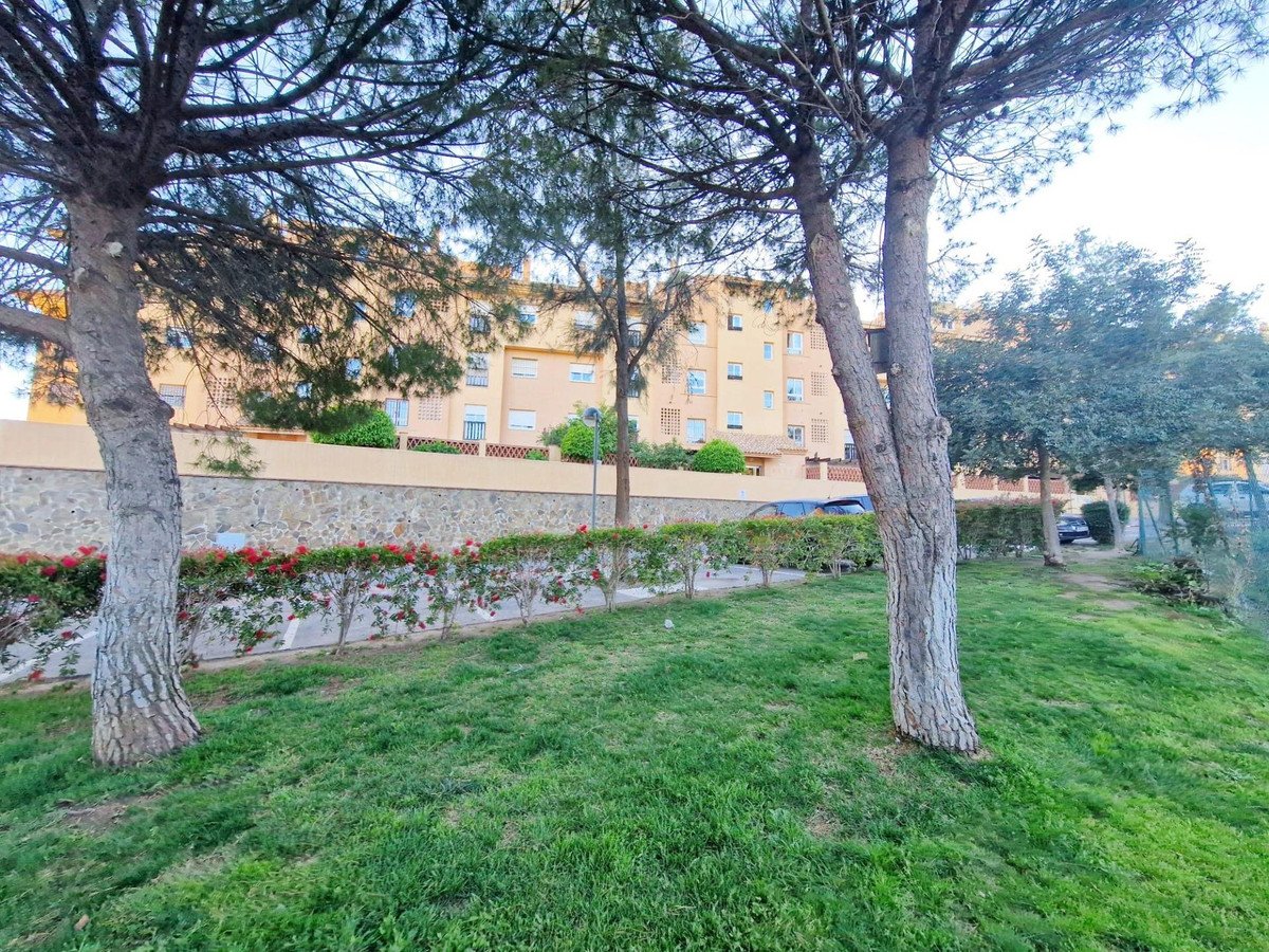 2 Bed Middle Floor Apartment in Rincón de la Victoria