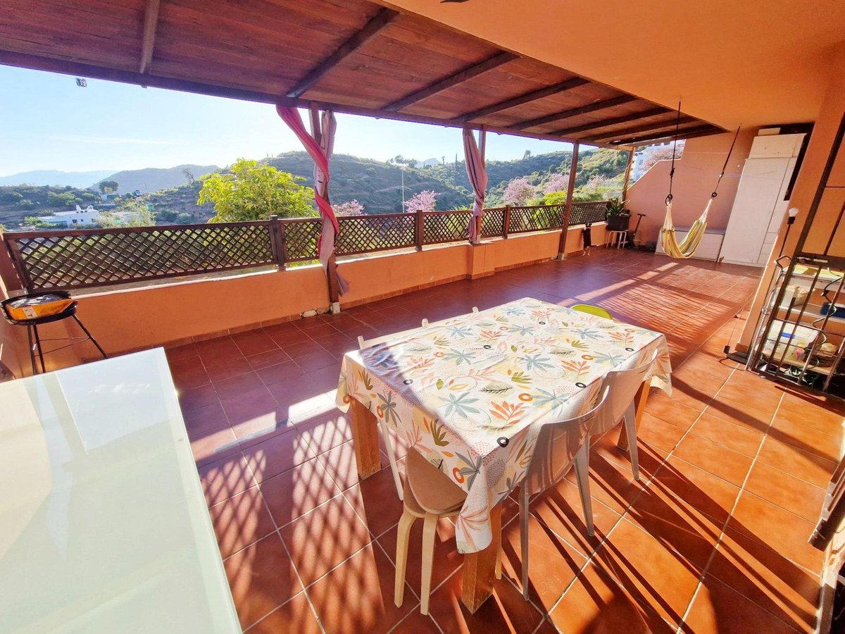 2 Bed Middle Floor Apartment in Rincón de la Victoria