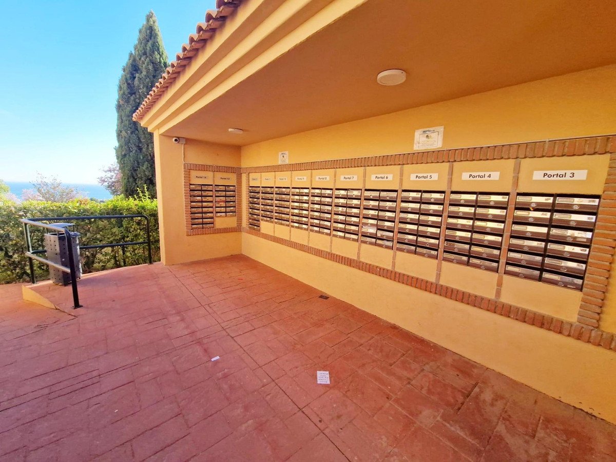 2 Bed Middle Floor Apartment in Rincón de la Victoria