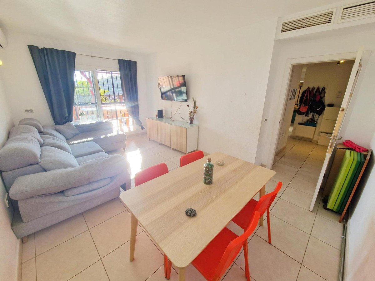 2 Bed Middle Floor Apartment in Rincón de la Victoria