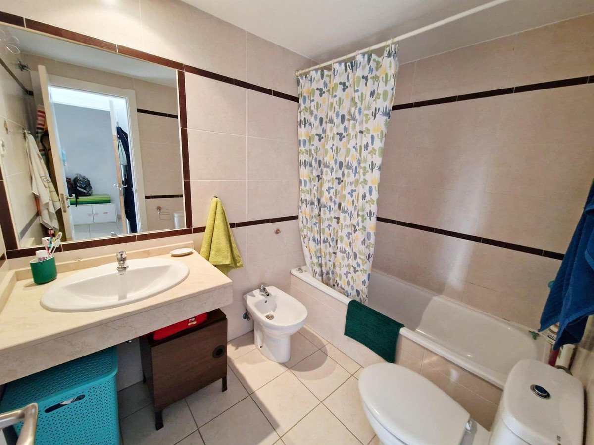 2 Bed Middle Floor Apartment in Rincón de la Victoria