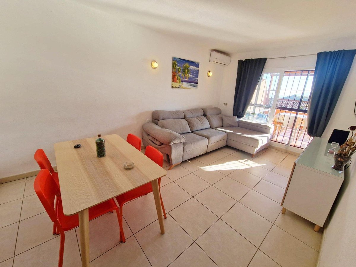 2 Bed Middle Floor Apartment in Rincón de la Victoria