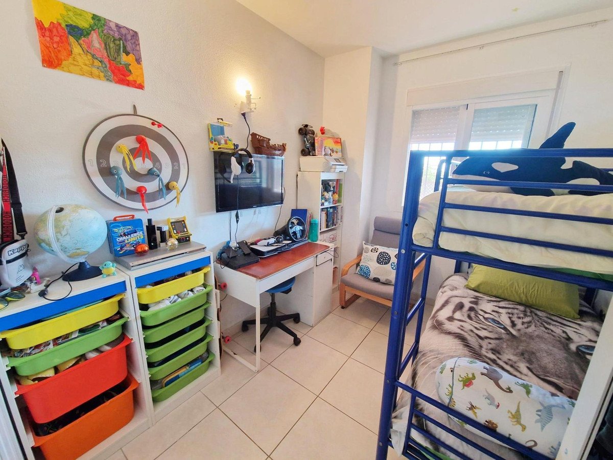 2 Bed Middle Floor Apartment in Rincón de la Victoria