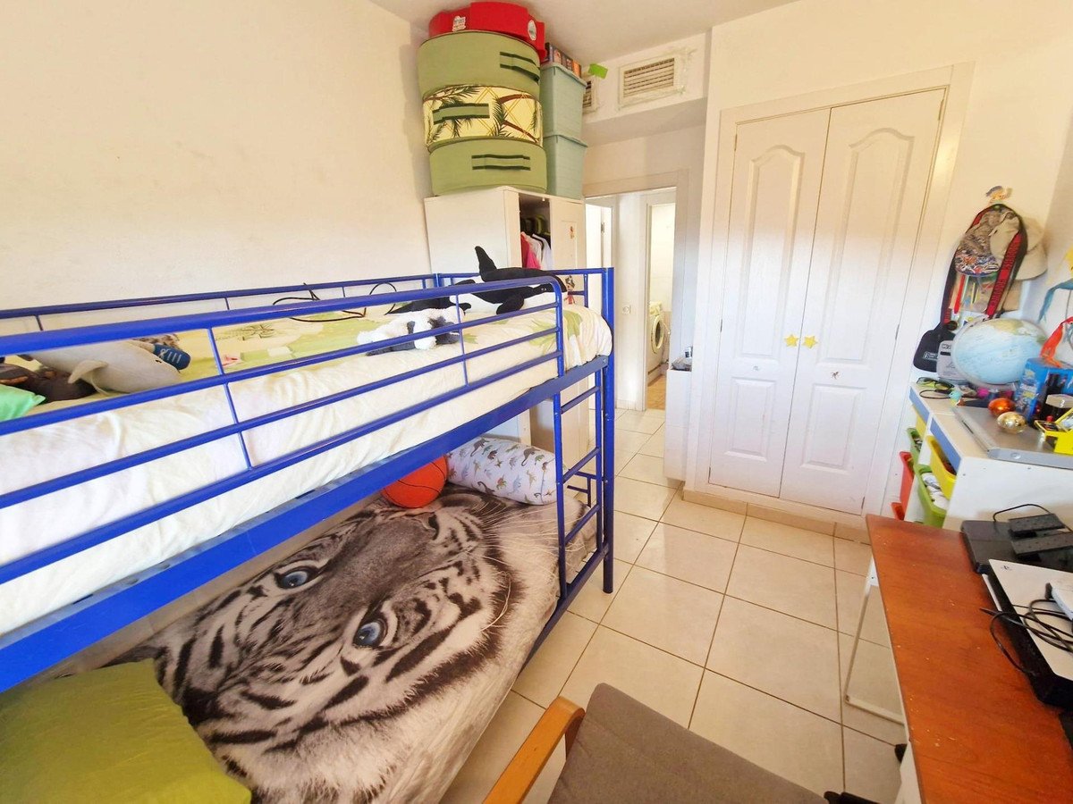 2 Bed Middle Floor Apartment in Rincón de la Victoria