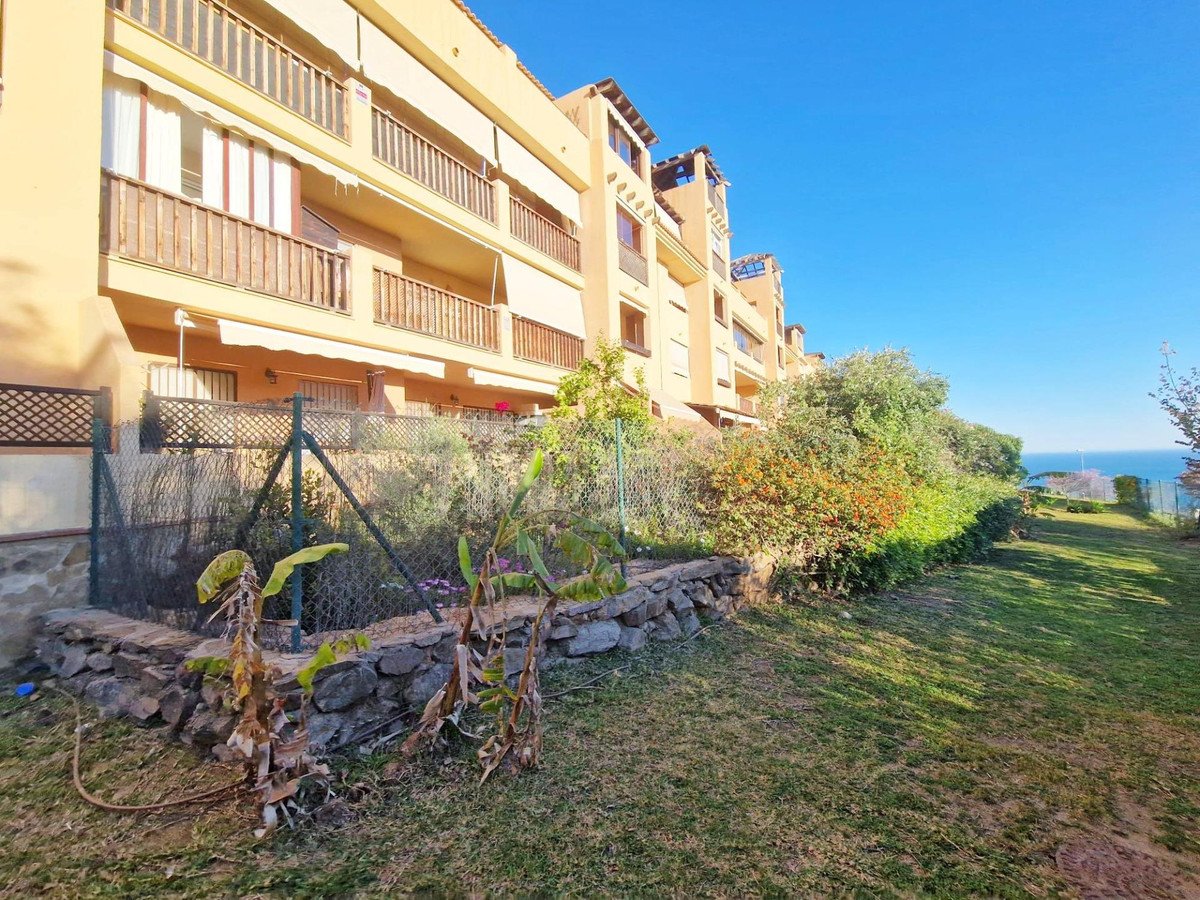 2 Bed Middle Floor Apartment in Rincón de la Victoria