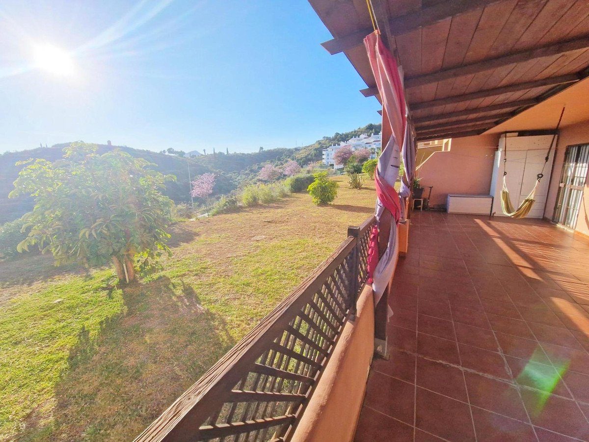 2 Bed Middle Floor Apartment in Rincón de la Victoria