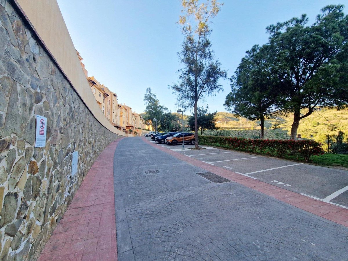 2 Bed Middle Floor Apartment in Rincón de la Victoria