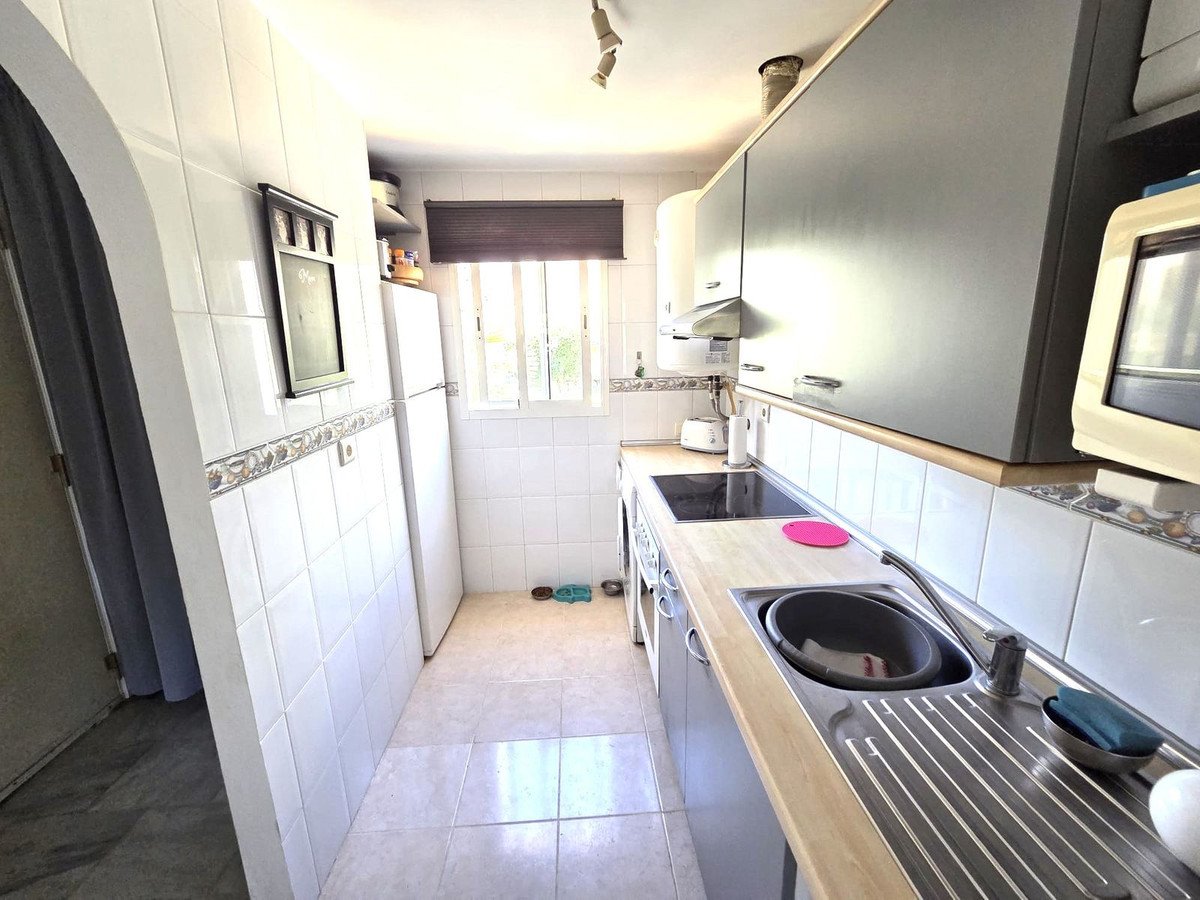 3 Bed Middle Floor Apartment in Miraflores