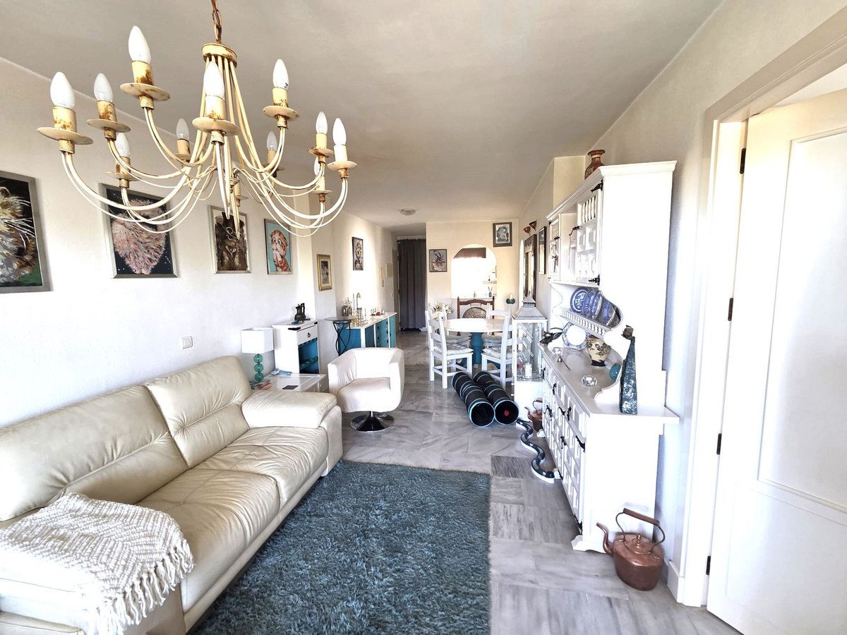 3 Bed Middle Floor Apartment in Miraflores