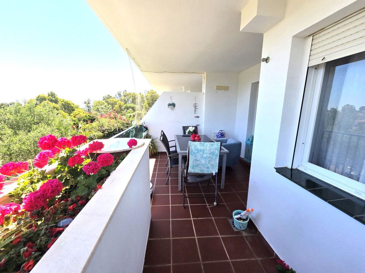 3 Bed Middle Floor Apartment in Miraflores