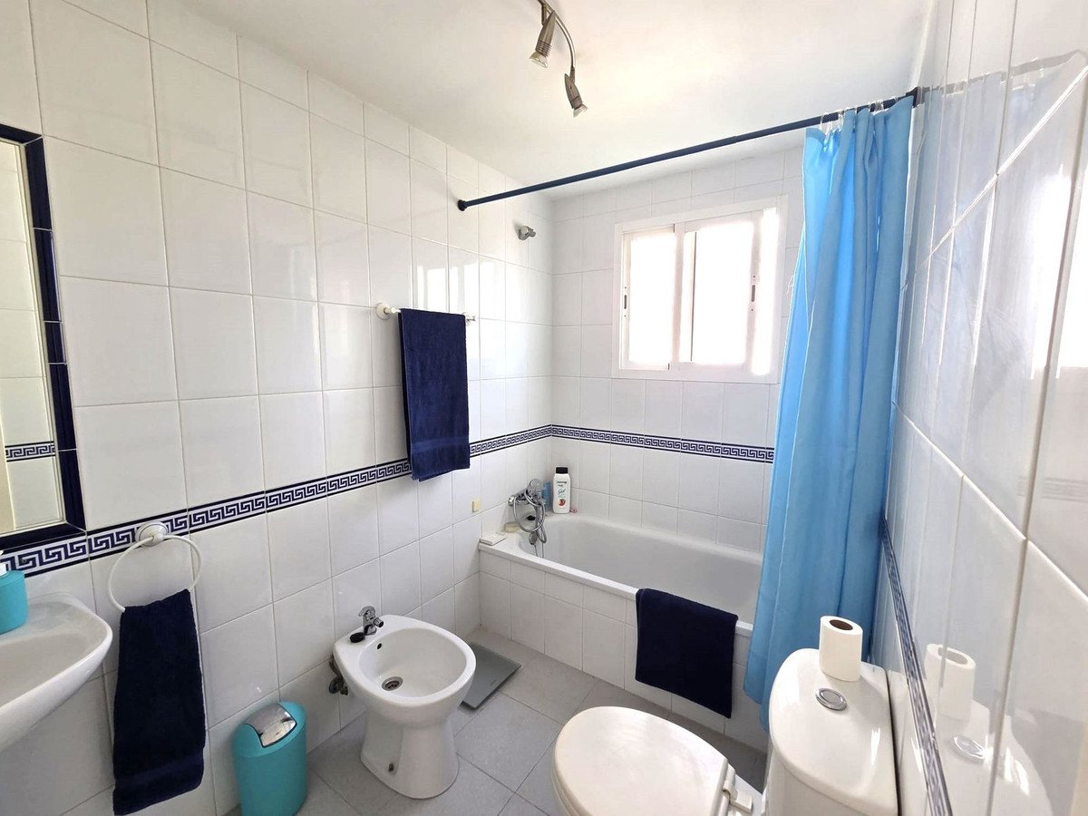 3 Bed Middle Floor Apartment in Miraflores