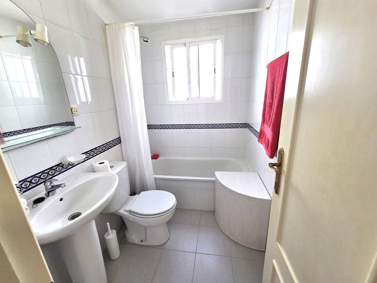 3 Bed Middle Floor Apartment in Miraflores