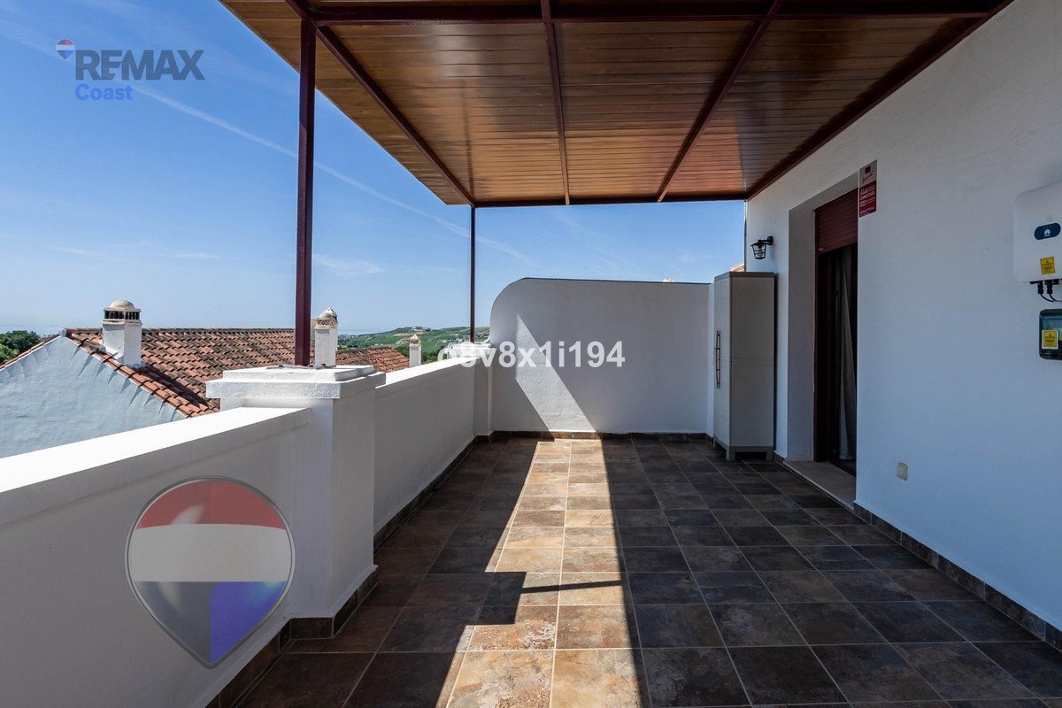 4 Bed Semi-Detached House in Casares