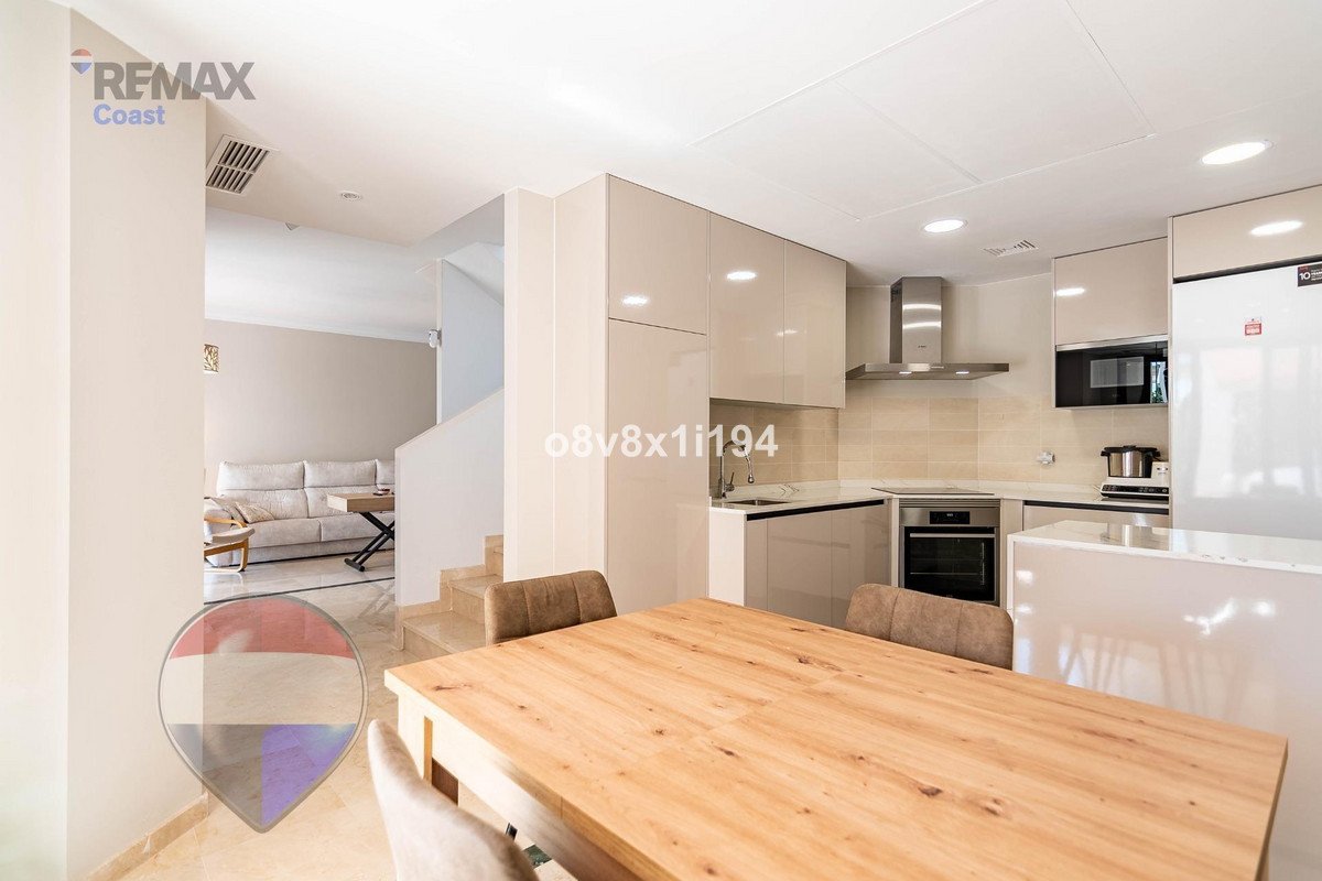 4 Bed Semi-Detached House in Casares