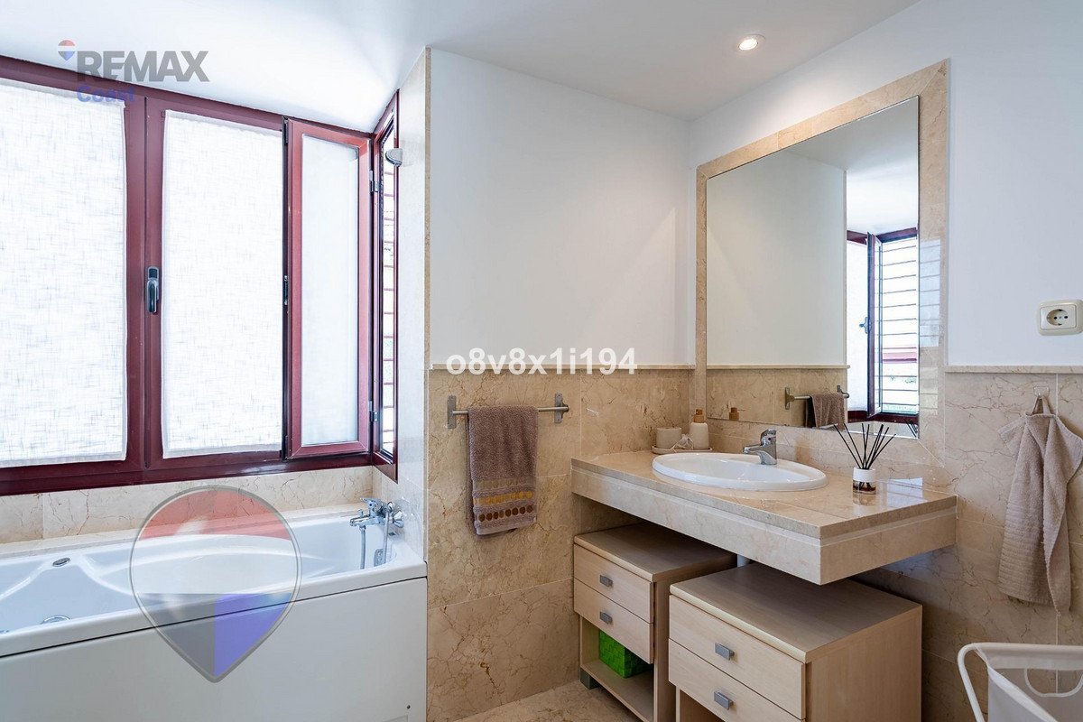 4 Bed Semi-Detached House in Casares
