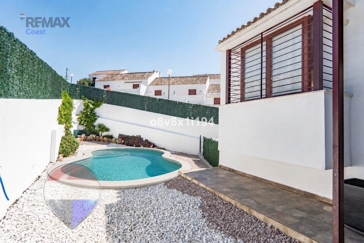 4 Bed Semi-Detached House in Casares