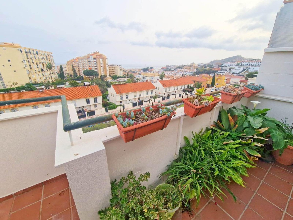3 Bed Middle Floor Apartment in Rincón de la Victoria