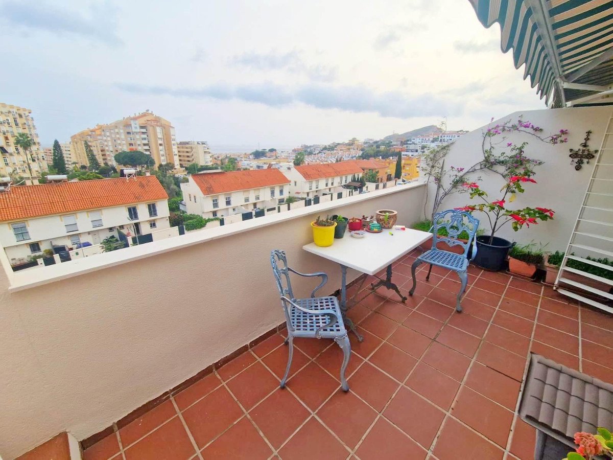 3 Bed Middle Floor Apartment in Rincón de la Victoria