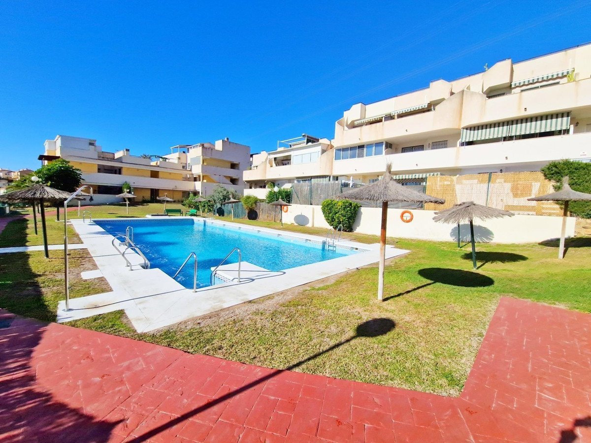 3 Bed Middle Floor Apartment in Rincón de la Victoria