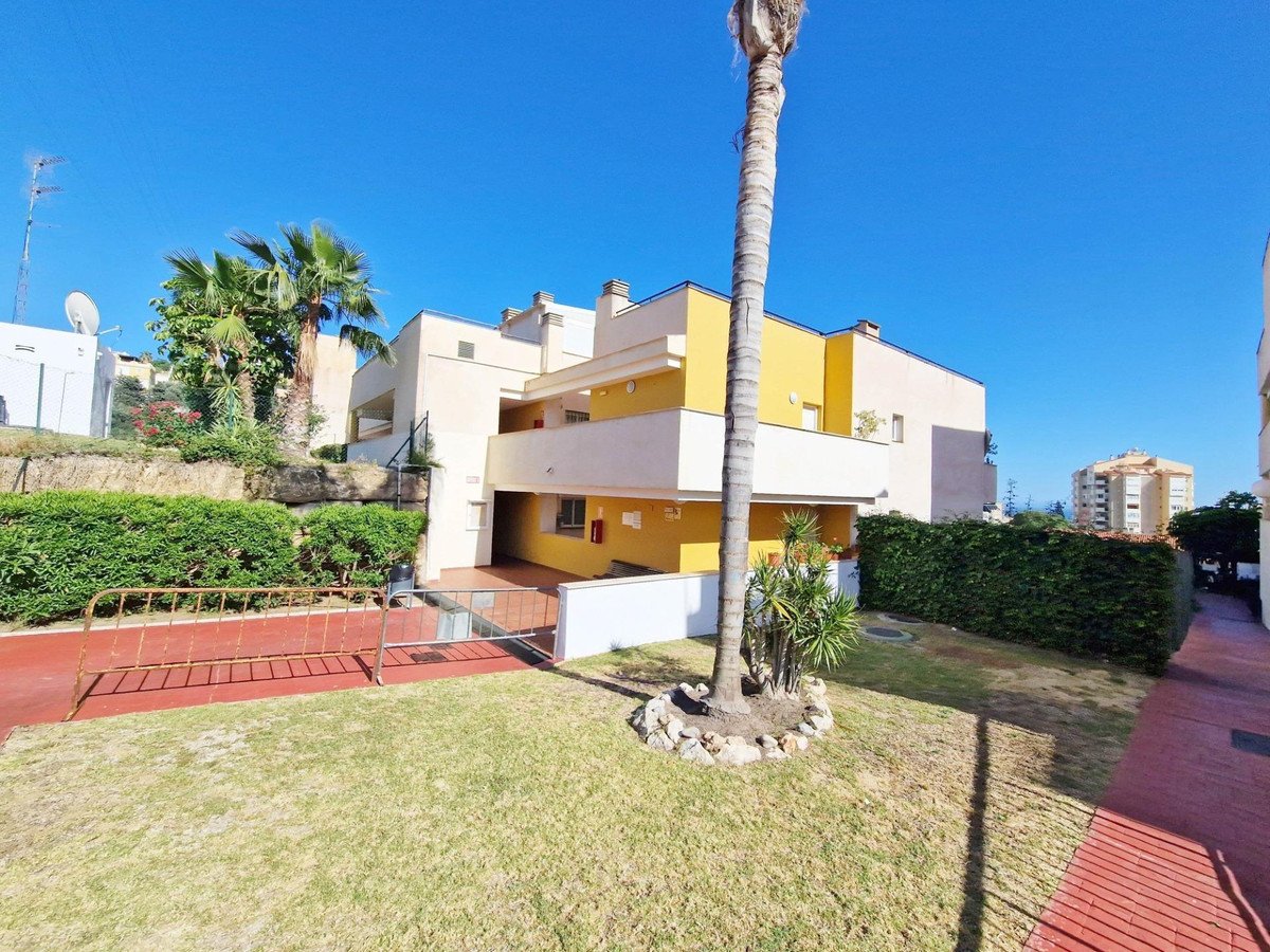 3 Bed Middle Floor Apartment in Rincón de la Victoria
