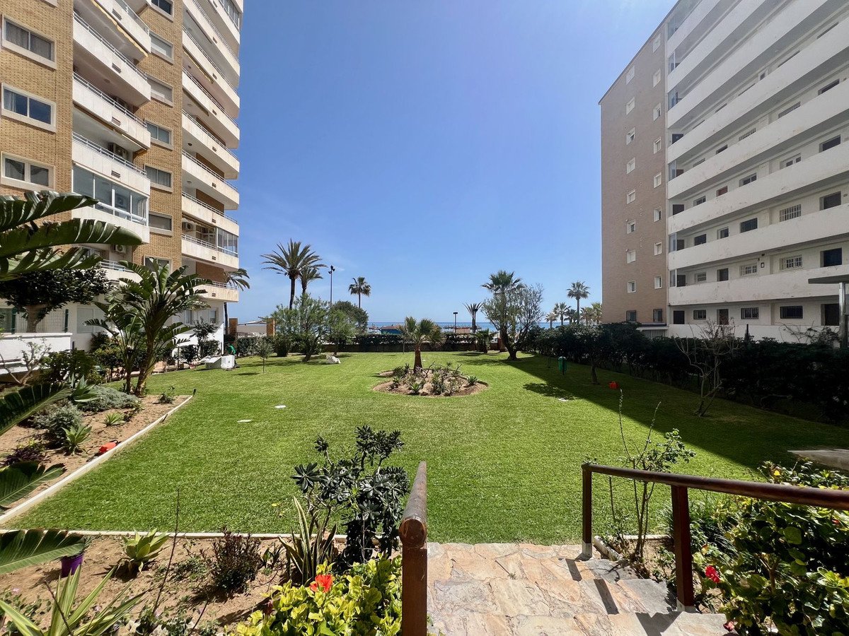2 Bed Middle Floor Apartment in Fuengirola