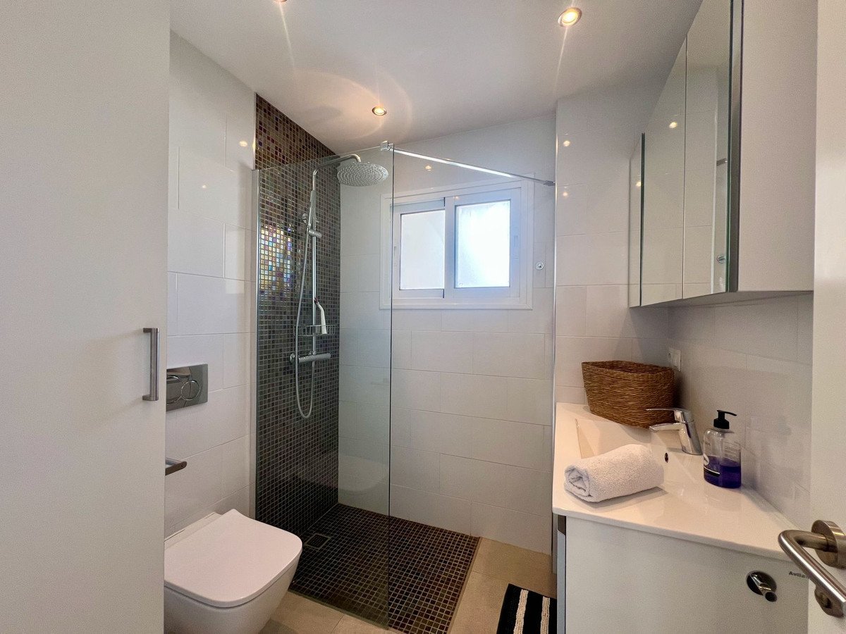2 Bed Middle Floor Apartment in Fuengirola