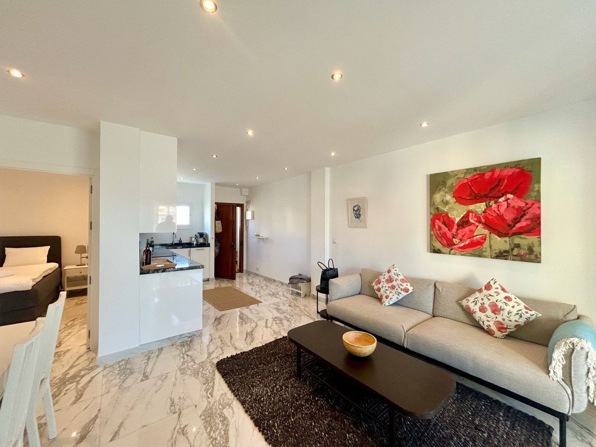 2 Bed Middle Floor Apartment in Fuengirola