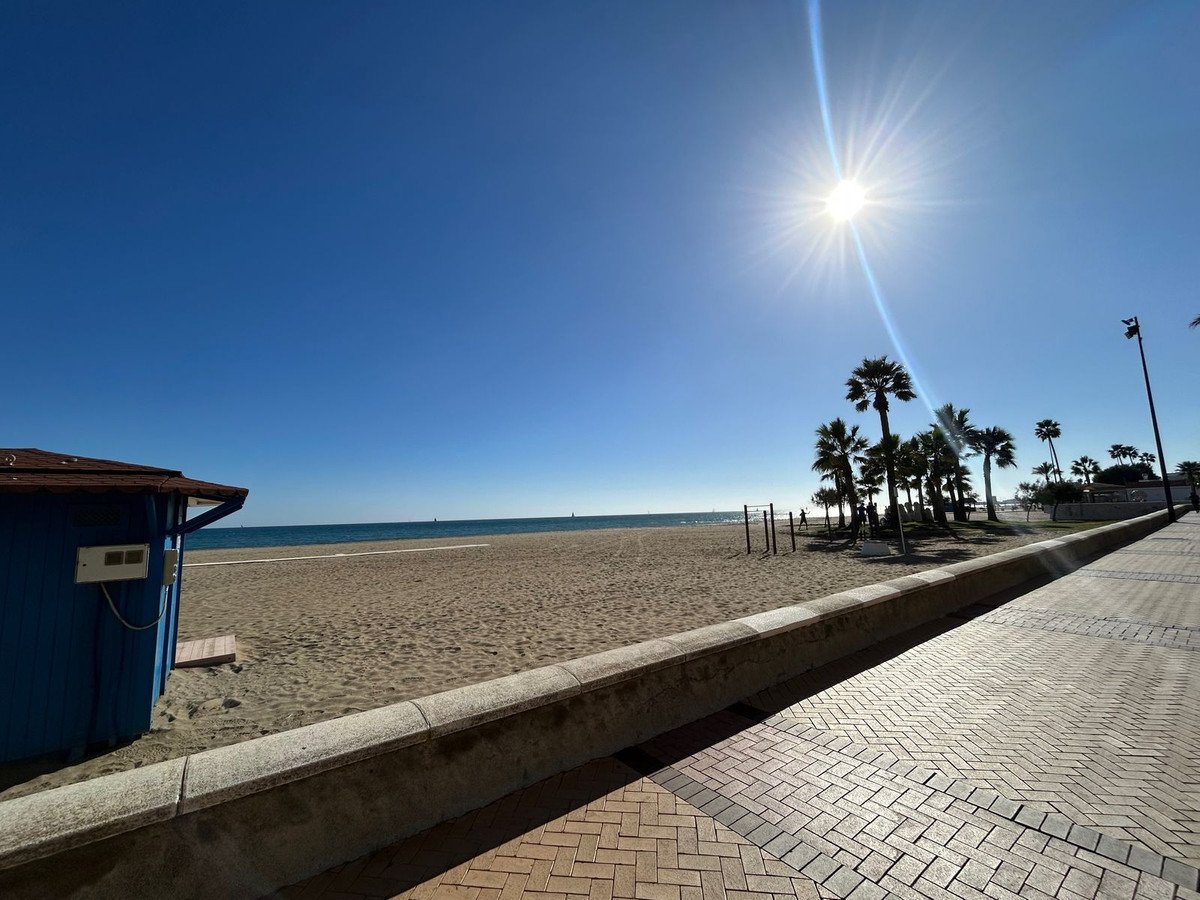 2 Bed Middle Floor Apartment in Fuengirola
