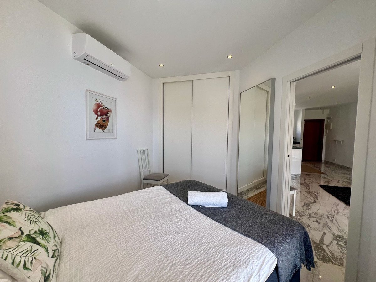 2 Bed Middle Floor Apartment in Fuengirola