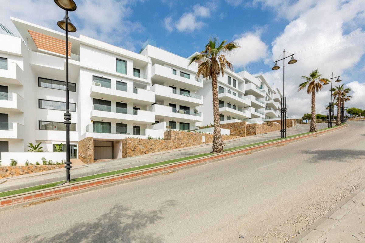 2 Bed Middle Floor Apartment in Higueron
