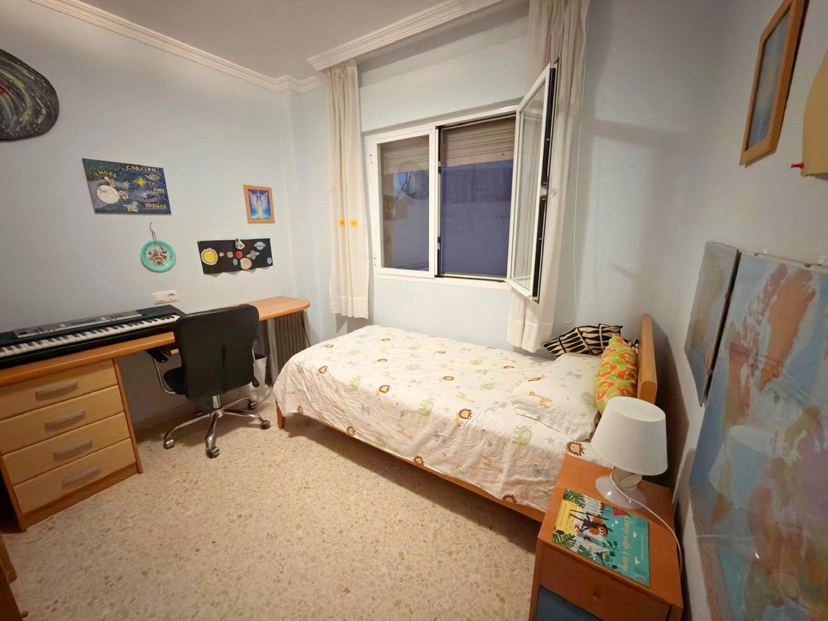 4 Bed Middle Floor Apartment in Rincón de la Victoria
