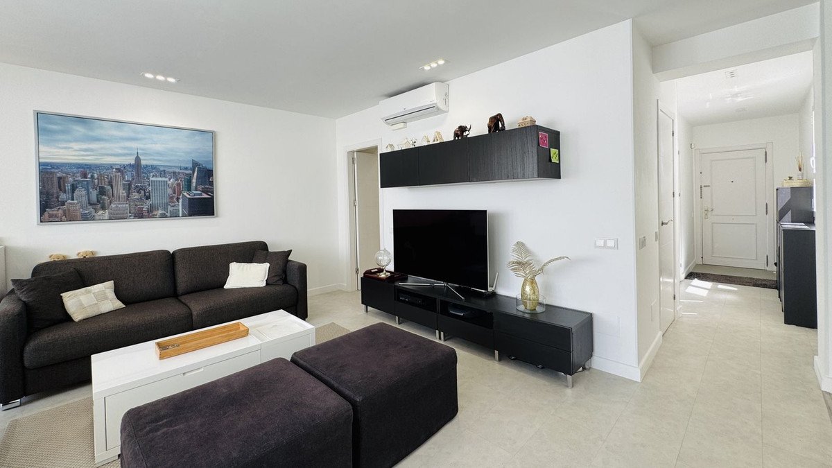 2 Bed Middle Floor Apartment in Puerto Banús