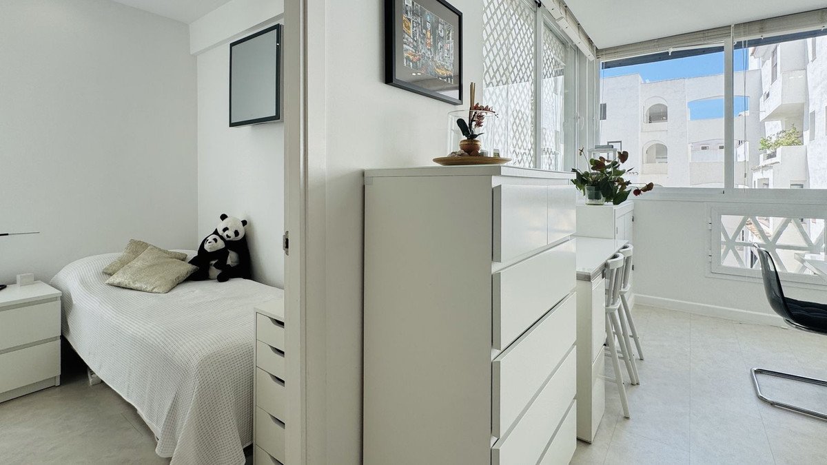 2 Bed Middle Floor Apartment in Puerto Banús