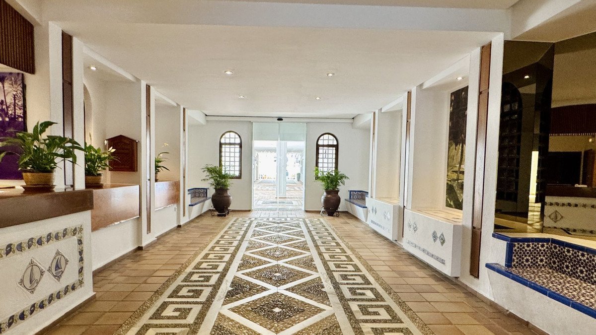 2 Bed Middle Floor Apartment in Puerto Banús