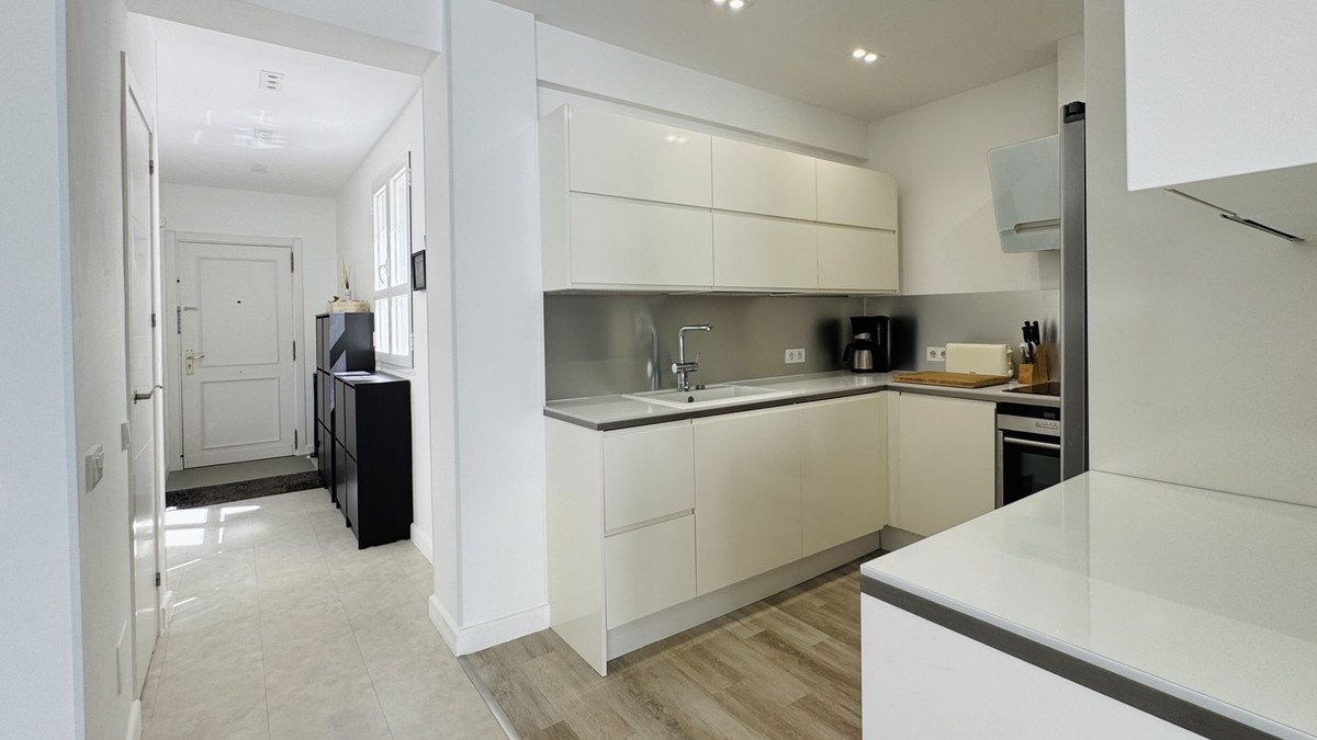 2 Bed Middle Floor Apartment in Puerto Banús
