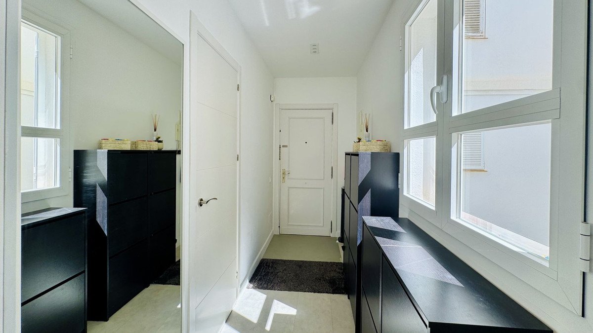 2 Bed Middle Floor Apartment in Puerto Banús