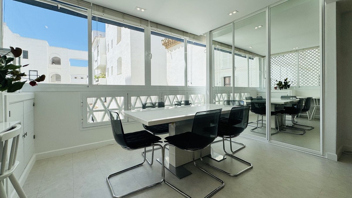 2 Bed Middle Floor Apartment in Puerto Banús