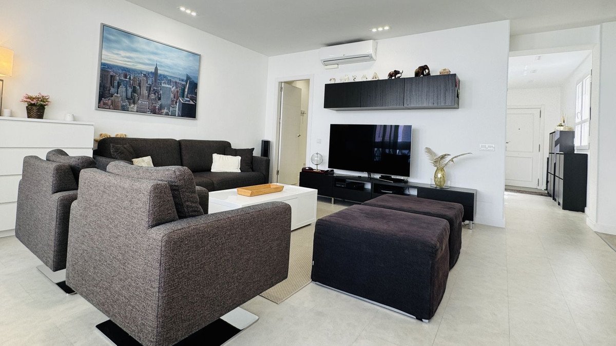 2 Bed Middle Floor Apartment in Puerto Banús
