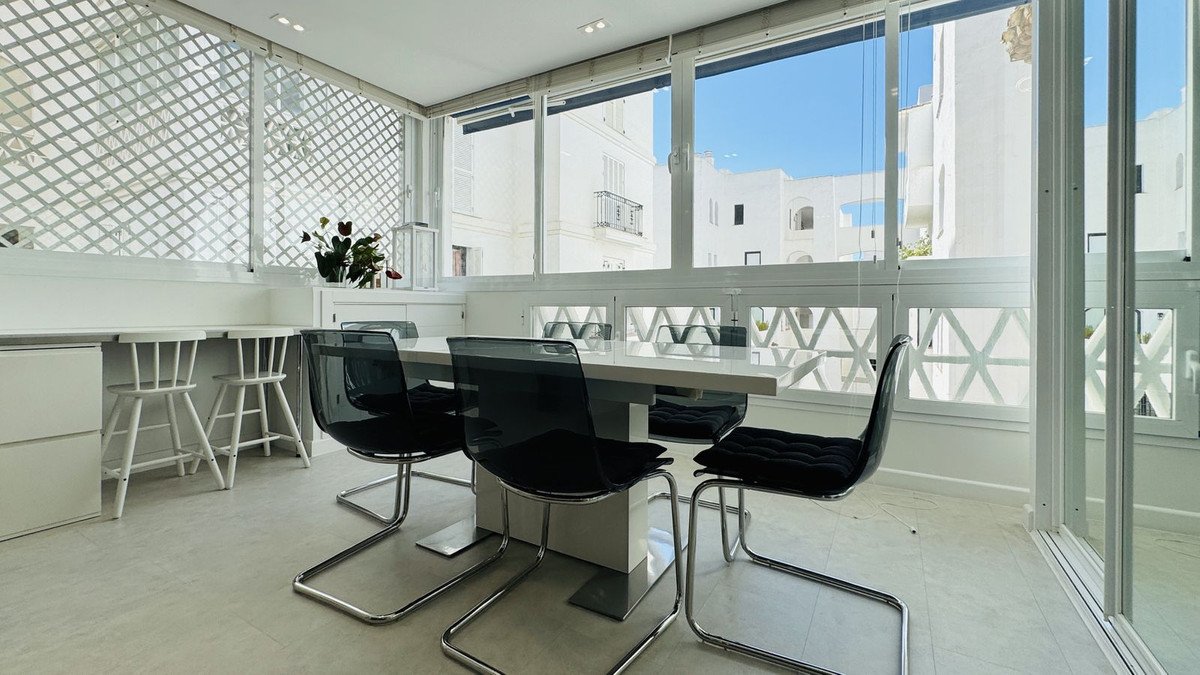 2 Bed Middle Floor Apartment in Puerto Banús