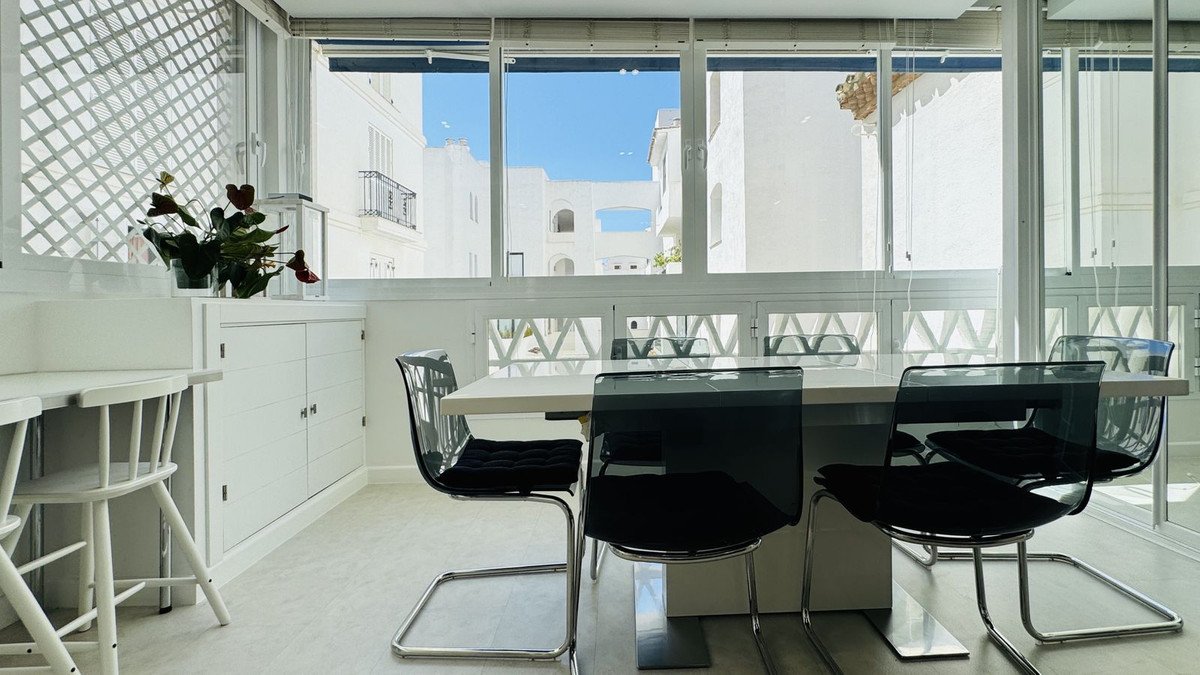 2 Bed Middle Floor Apartment in Puerto Banús