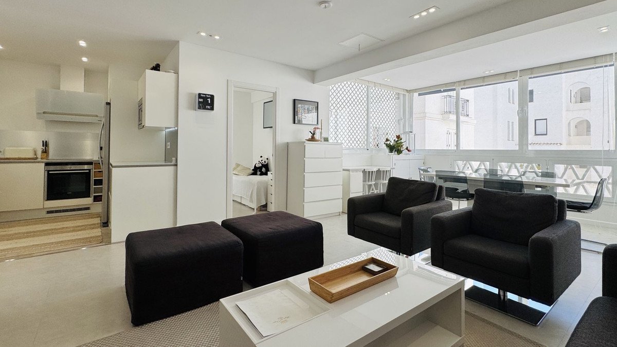 2 Bed Middle Floor Apartment in Puerto Banús