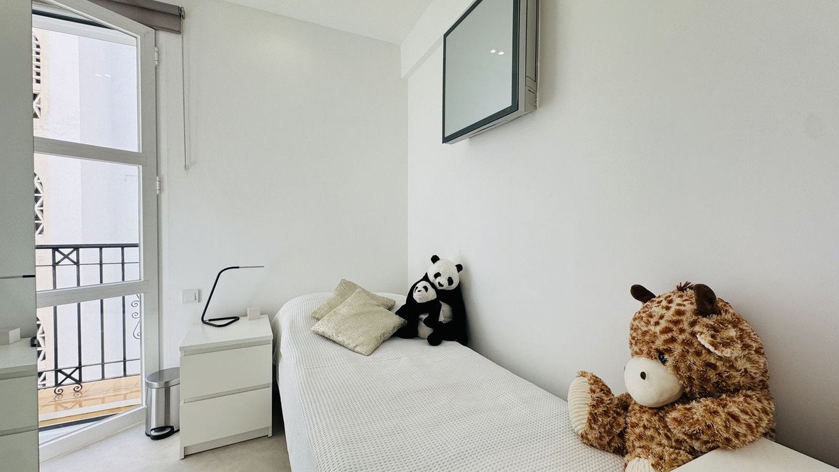 2 Bed Middle Floor Apartment in Puerto Banús