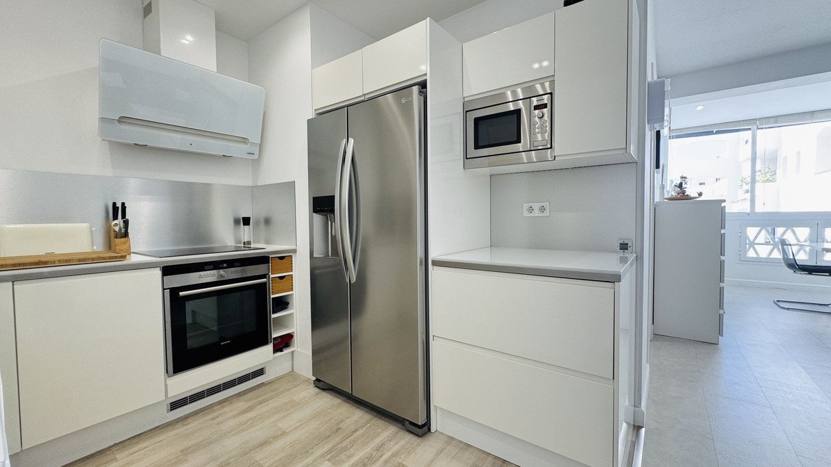 2 Bed Middle Floor Apartment in Puerto Banús