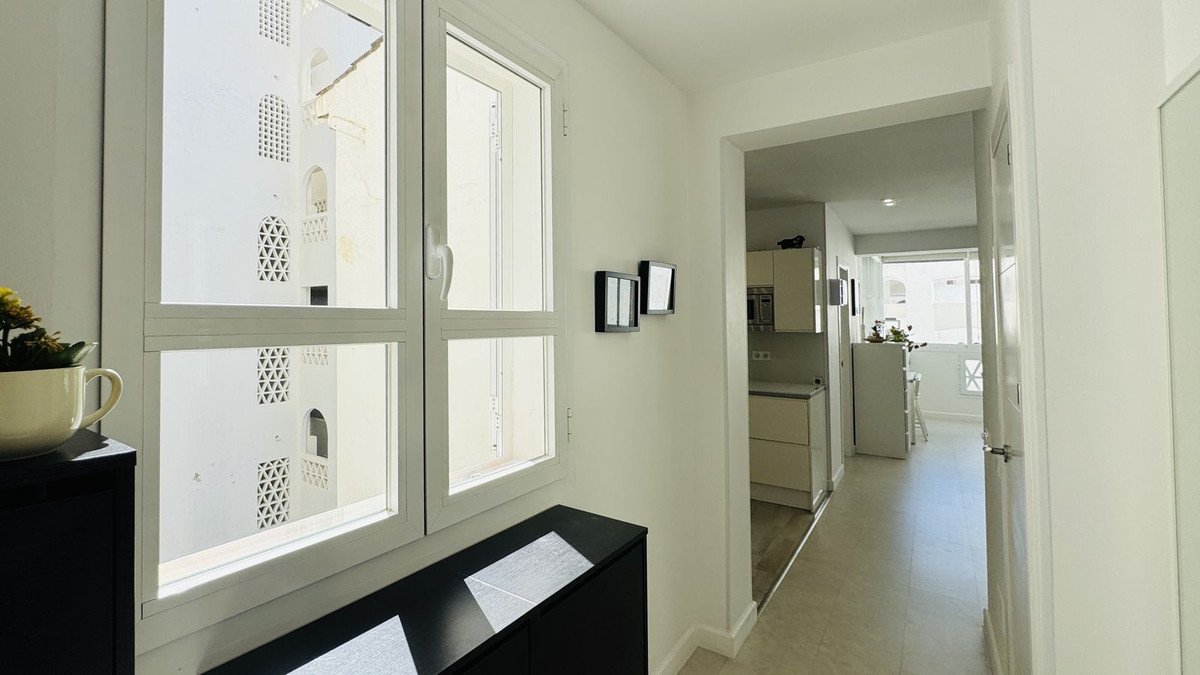 2 Bed Middle Floor Apartment in Puerto Banús